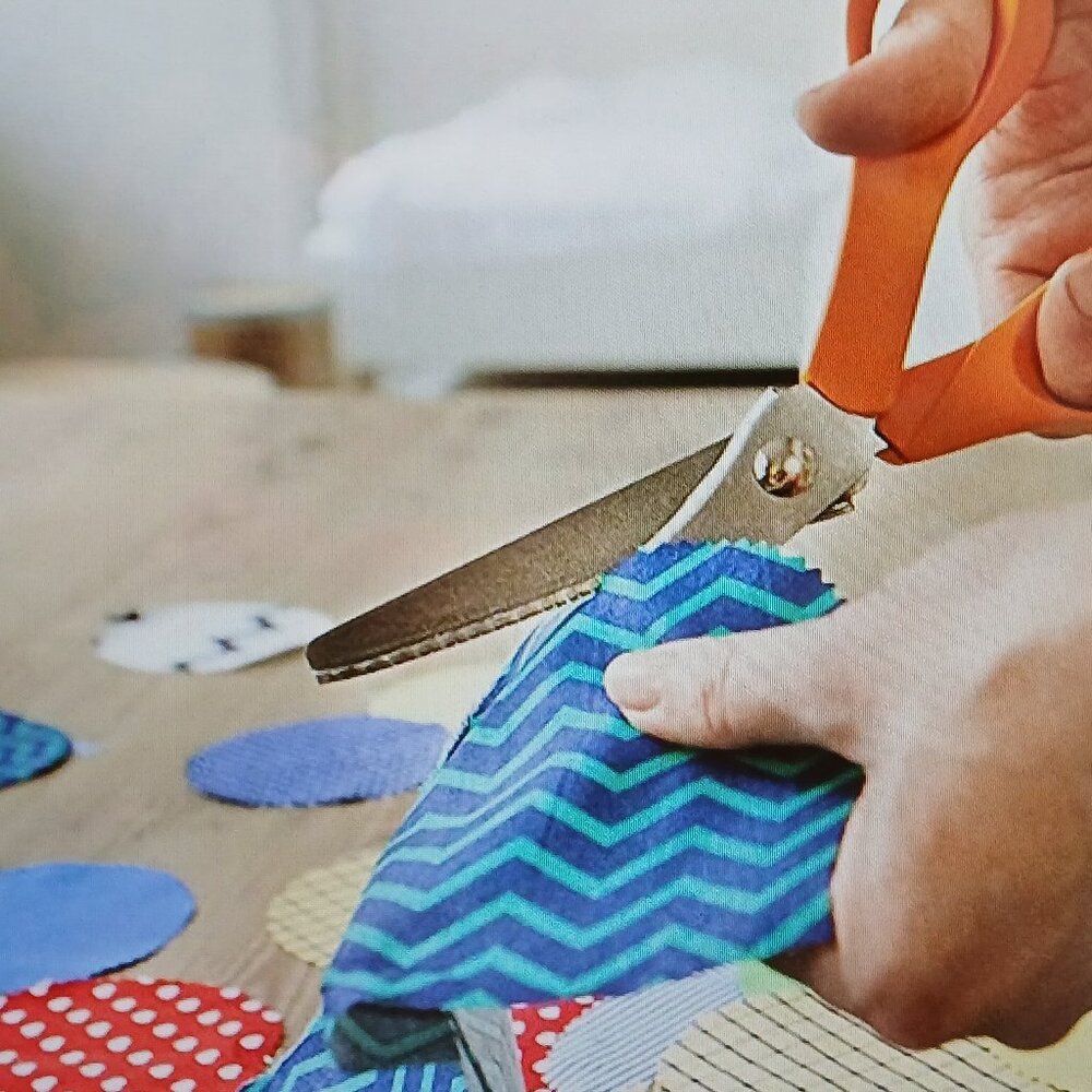 Fiskars Stainless Pinking Scissors - Picture 5 of 10